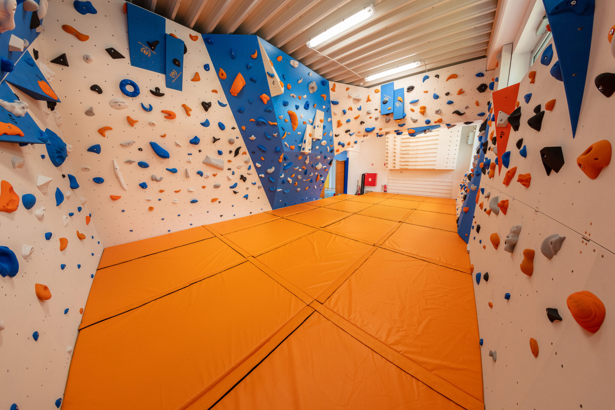 Nizka oziroma balvanska plezalna stena - Brežice